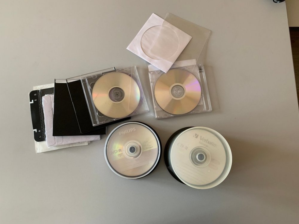 cd_dvd_disks.thumb.jpg.8efbff7340c46052dc3bc79922e50496.jpg
