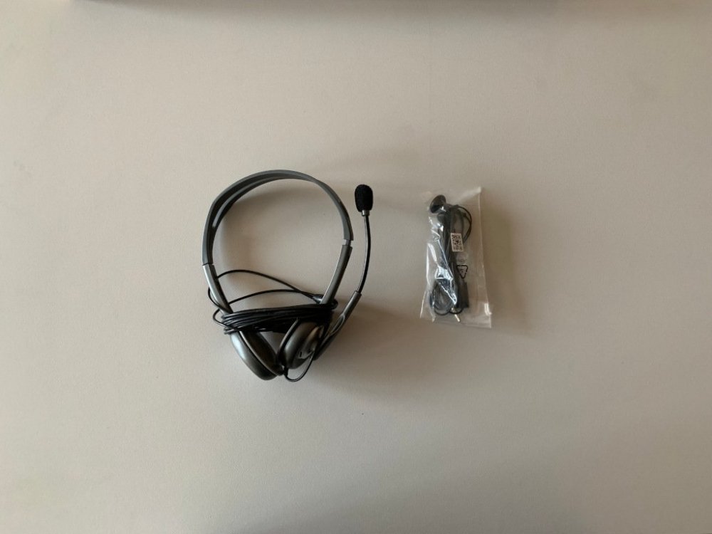 headphones.thumb.jpg.01ca506ef17a24d92c55a254de42e917.jpg
