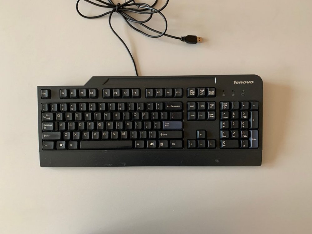 keyboard_lenovo_used.thumb.jpg.b7ce6d7158028e90c343116be6966d5e.jpg
