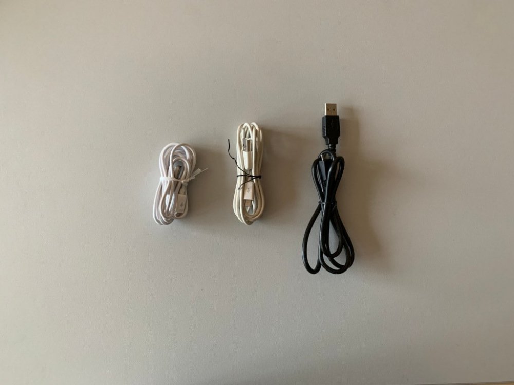 phone_chargers_cables.thumb.jpg.be6dcc8f6d1c06a5c93f87dd47afb9a0.jpg
