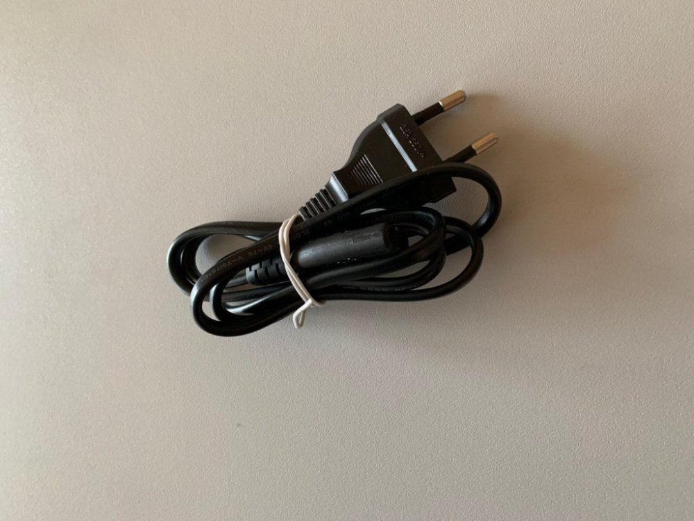 power_cable.thumb.jpg.c960fbc7db8ddfb2013c1499e2b3b4d5.jpg