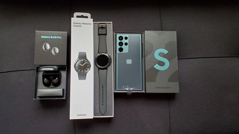 Samsung Galaxy Set.jpg